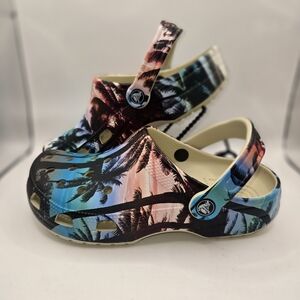 Crocs Classic Retro Resort Clogs. Mens 5/ Womens 7